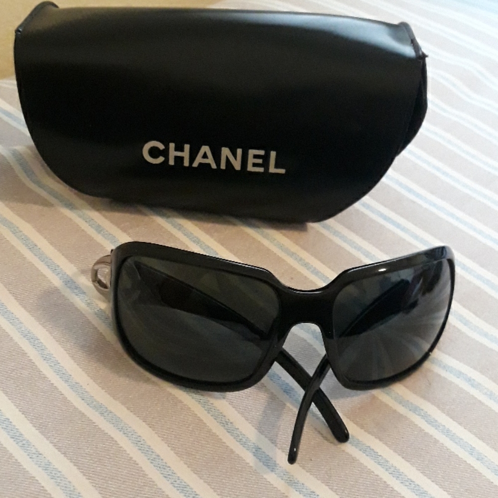 Chanel sunglasses - Picture 1 of 8
